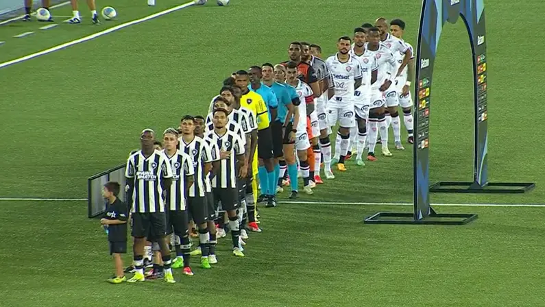 Mansur analisa: ‘Depois das alterações, o Botafogo fez 30 minutos de excelente nível’ 