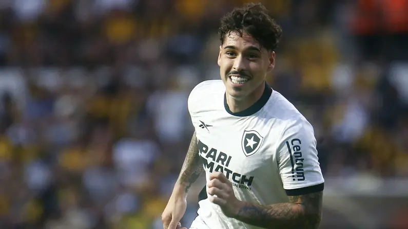 Presidente do Vitória revela acerto próximo com Lucas Halter, zagueiro do Botafogo