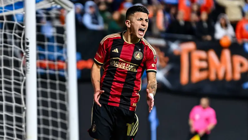 Thiago Almada fecha com Botafogo por US$ 20 milhões, crava jornalista; ida a princípio é até dezembro