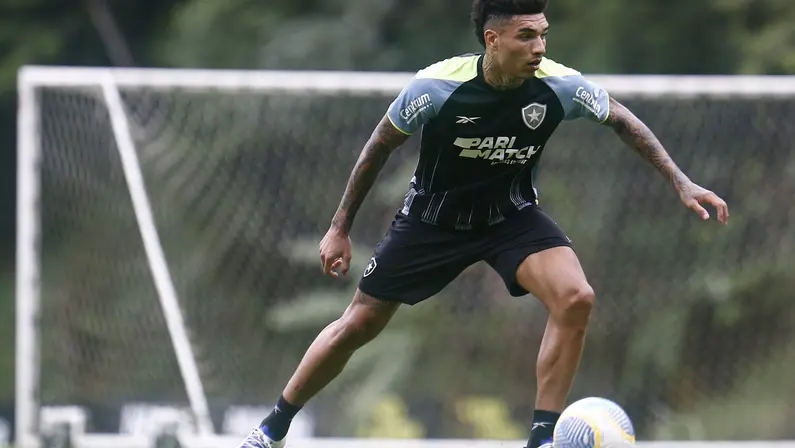 FOTOS: Botafogo divulga primeiras imagens de reforço Igor Jesus treinando no CT