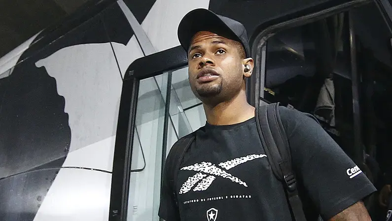 Júnior Santos já tem acordo salarial com Atlético-MG; Textor deixa decisão nas mãos do jogador