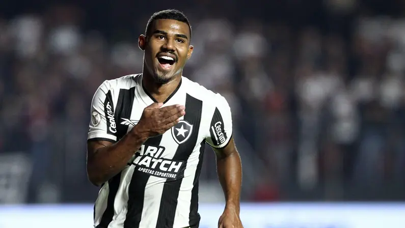 Olheiros de França e Inglaterra vão ao Morumbis observar Cuiabano; Botafogo tem projeto especial para o lateral