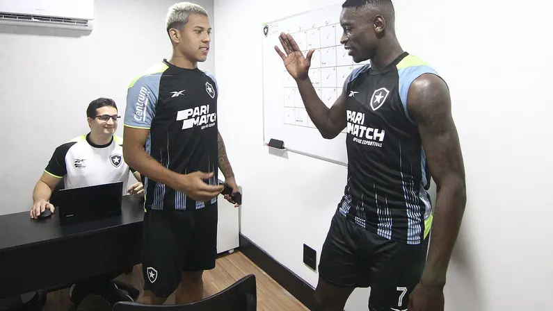 Matheus Martins e Luiz Henrique, do Botafogo