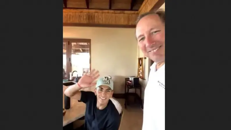 Thiago Almada e John Textor, do Botafogo