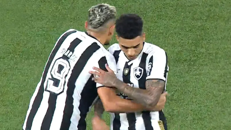 Tiquinho Soares e Igor Jesus em Botafogo x Internacional | Campeonato Brasileiro 2024