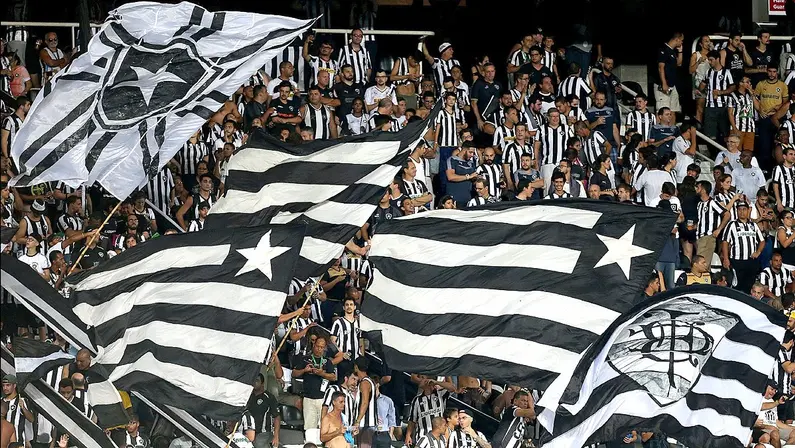 Festa com bandeiras da torcida em Botafogo x Colo-Colo | Copa Libertadores 2027