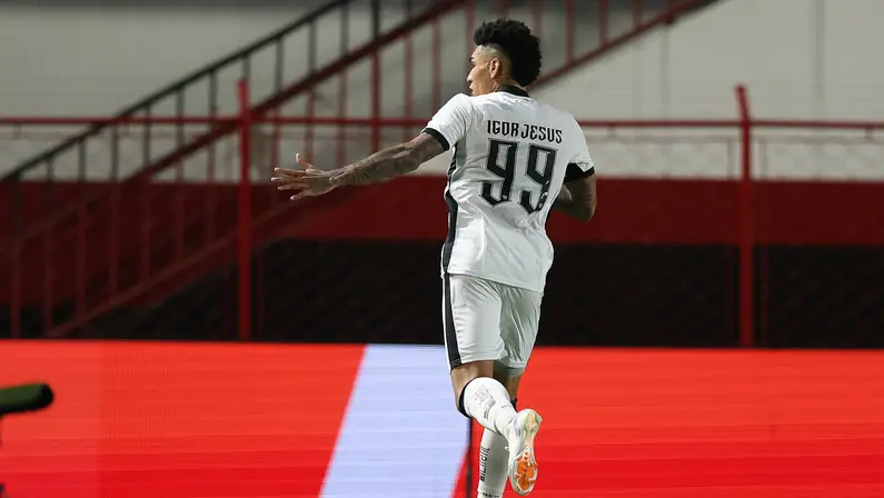 Igor Jesus revela felicidade com primeiro gol pelo Botafogo: ‘Estava numa ansiedade muito grande de marcar’