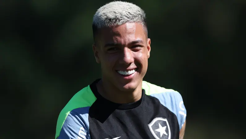 Goiás é mais um clube interessado na contratação de Carlos Alberto, do Botafogo