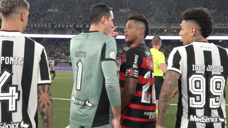Gatito Fernández e Bruno Henrique em Botafogo x Flamengo | Campeonato Brasileiro 2024