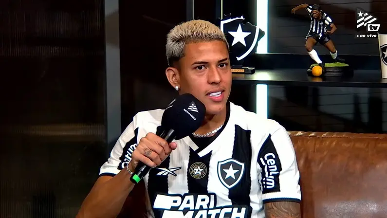 Matheus Martins, do Botafogo, conta pontos fortes: ‘Sou um cara muito rápido, gosto do X1, de driblar, de fazer gol’