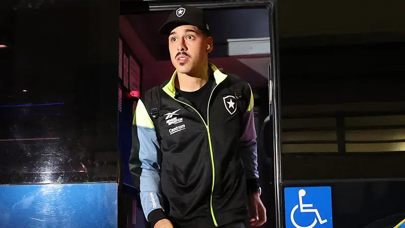 Botafogo faz jogo duro para liberar Lucas Halter para o Vitória e deseja venda, diz rádio