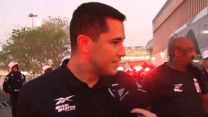 Diretor exalta apoio da torcida do Botafogo no aeroporto: ‘Suporte compatível ao tamanho da instituição e desse desafio’