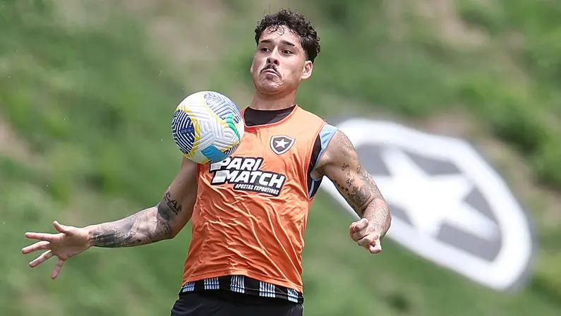 Vitória formaliza proposta ao Botafogo para contratar Lucas Halter, diz jornalista