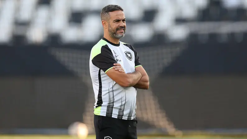 Artur Jorge, do Botafogo, explica estilo preferido: ‘Ideia ofensiva, dinâmica, embelezar o futebol. Não consigo ver jogo sem concepção, fechado, sem interesse, apático’