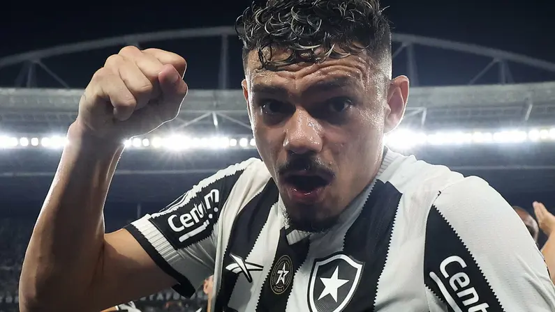 Reforço do Santos, Tiquinho Soares se despede do Botafogo: ‘Muito obrigado por cada momento vivido com essa camisa’