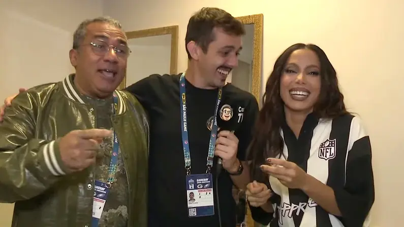 Mauro Machado, o Painitto, e Anitta em transmissão da Cazé TV