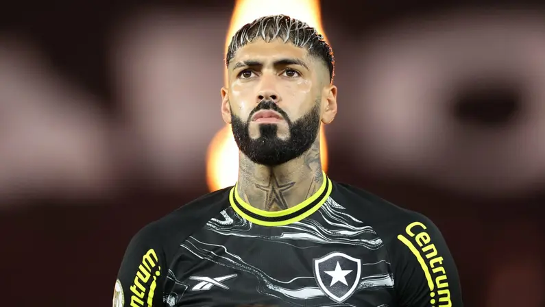 Alexander Barboza, do Botafogo, recebe sondagens de Betis e Sevilla