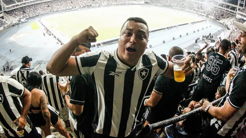 Botafogo vende 18 mil ingressos em duas horas para Niltão Fan Fest da final da Libertadores; venda é pausada e terá novidades terça 