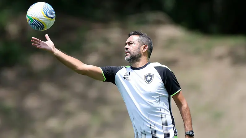 Botafogo vai procurar Artur Jorge para conversar pessoalmente nos próximos dias