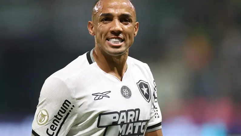 Marçal recebe sondagens e quer ficar no Brasil: ‘Botafogo foi minha casa por quase três anos. Agora é pensar no futuro’