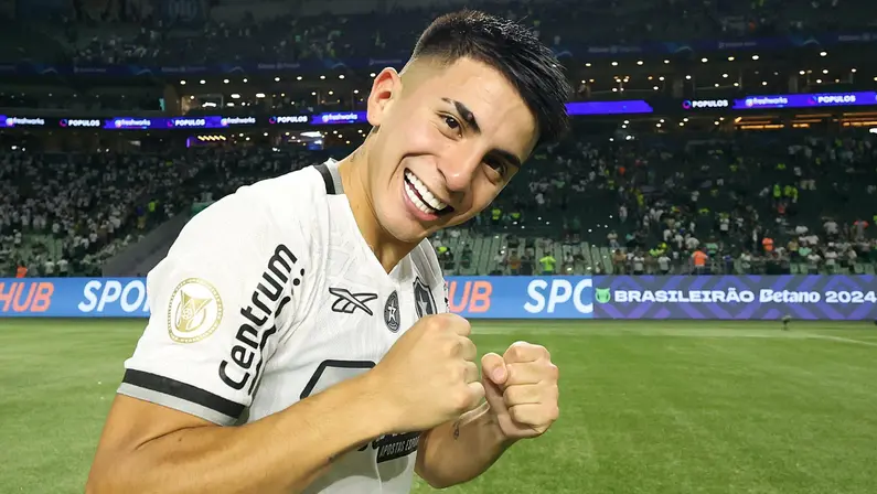 Thiago Almada, do Botafogo, pode ser inscrito pelo Lyon, apesar de punição na França