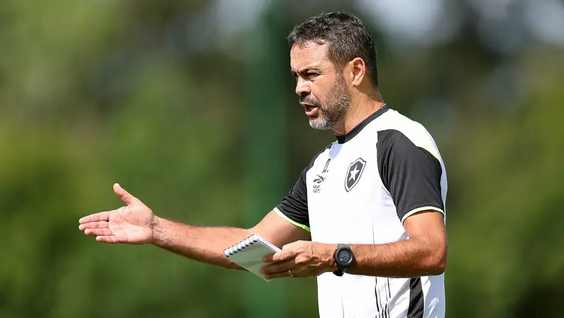 Técnico do Botafogo, Artur Jorge tem duas propostas do exterior, diz site; multa é de € 2 milhões