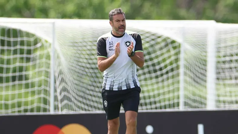 Artur Jorge participa do planejamento do Botafogo, mas futuro só deve ser definido na próxima semana