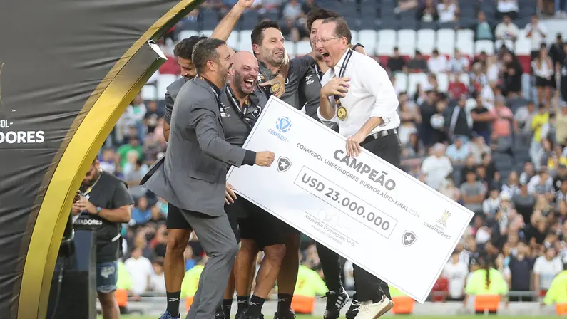 John Textor vê caso de Artur Jorge diferente do de Luís Castro sobre ofertas para deixar Botafogo e afirma: ‘Espero que possamos mantê-lo’