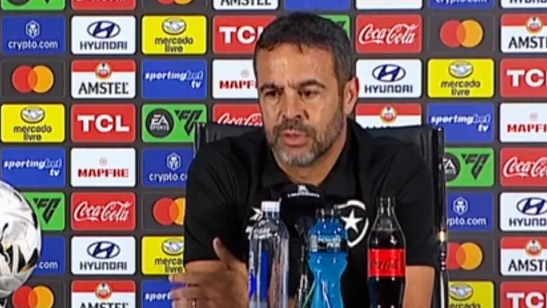 Com Bastos provável desfalque, Artur Jorge exalta elenco do Botafogo: ‘Vocês não imaginam a competitividade nos treinos. Nunca o ego se sobrepôs ao objetivo’