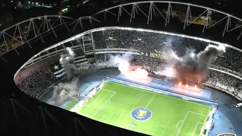 Festa da torcida no Estádio Nilton Santos (Engenhão) em Botafogo x Vitória | Campeonato Brasileiro 2024