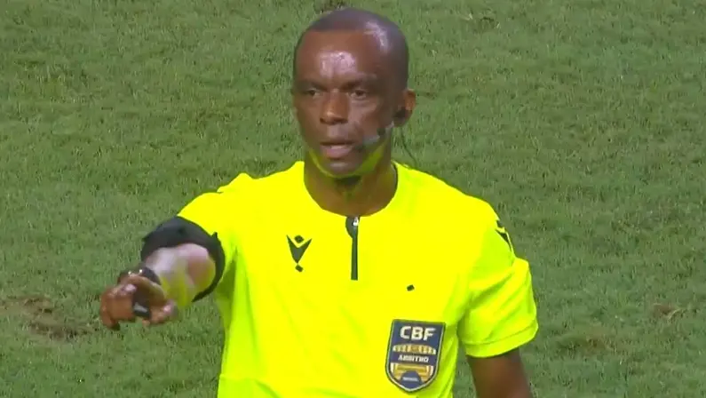 Árbitro Luiz Flávio de Oliveira em Atlético-MG x Botafogo | Campeonato Brasileiro 2024