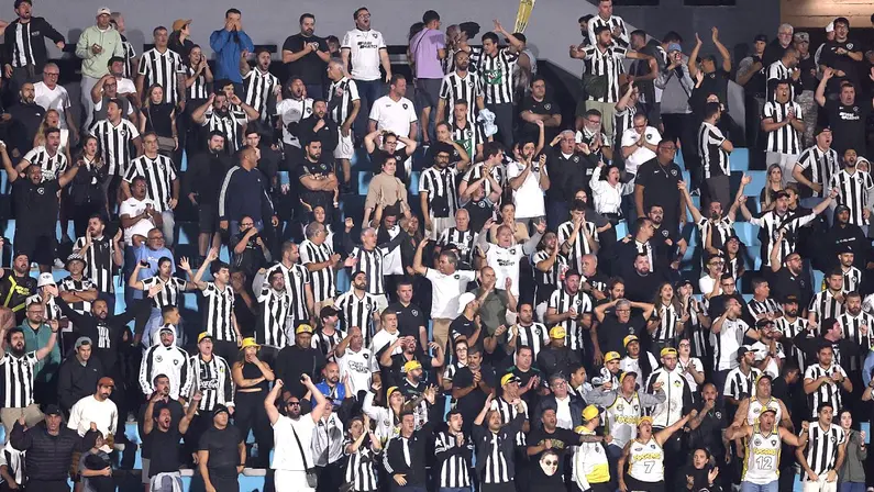 Torcida do Botafogo esgota pesos argentinos nas casas de câmbio do Rio de Janeiro