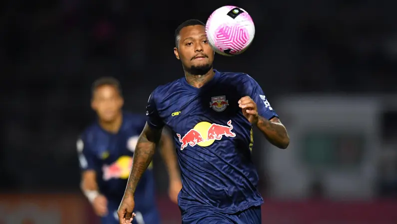 Alvo do Botafogo, Luan Cândido recebe sondagem do Corinthians