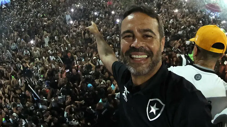 Artur Jorge, do Botafogo, se impressiona com paixão de torcedores no Brasil: ‘Tenho minha cara tatuada no corpo de algumas pessoas’