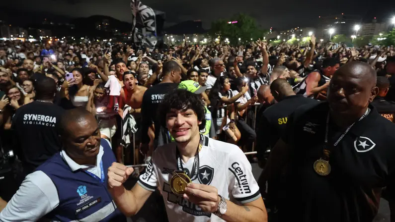Botafogo negocia renovação de Matheus Nascimento, que tem contrato até o fim de 2025