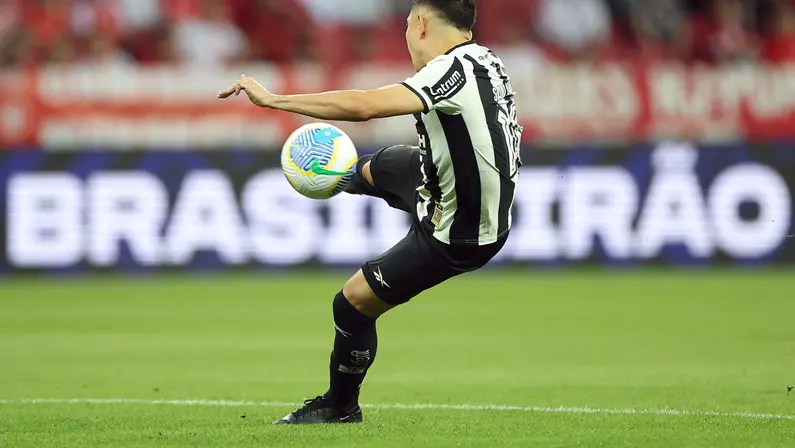Artur Jorge exalta Savarino e destaca lindo gol do Botafogo em jogada ensaiada: ‘Tudo foi definido no vestiário’