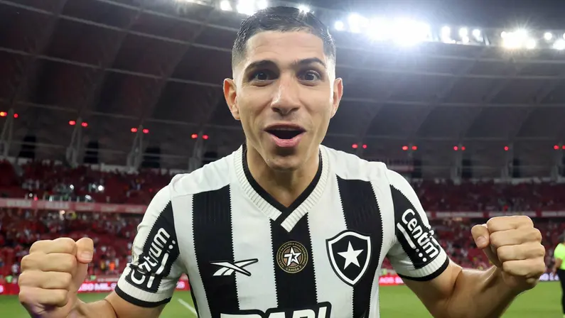 Ausência nos dois primeiros dias, Savarino vai se reapresentar ao Botafogo nesta quinta-feira