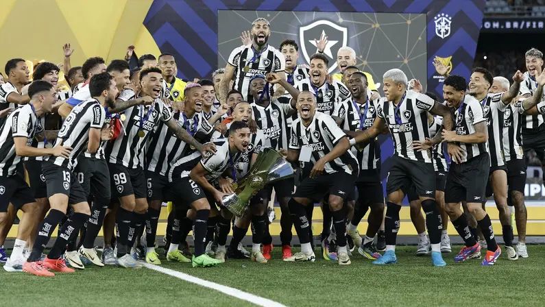 Bastou um ano de Botafogo campeão de tudo para já pedirem fair play financeiro e fim de gramado sintético; o que mais vão querer?