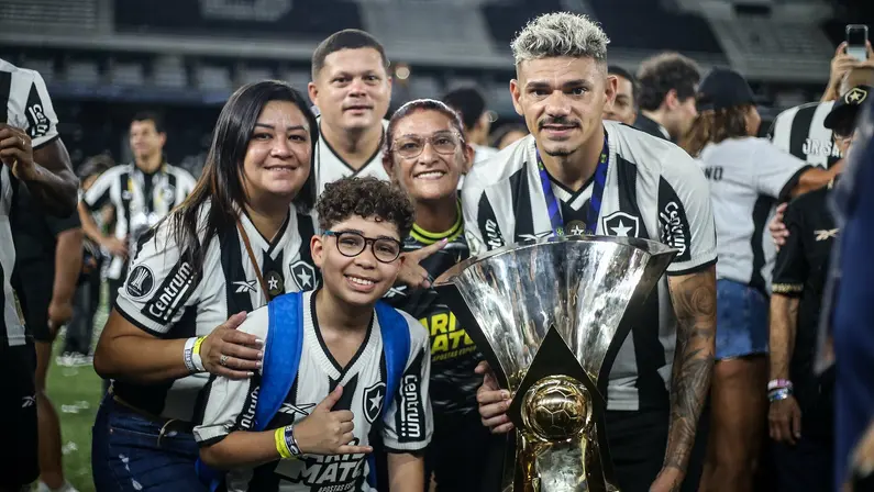 Tiquinho Soares, do Botafogo: ‘2024 será sempre lembrado, chorei de dor e alegria, final foi épico. 2025 tenho certeza que será o melhor de todos’