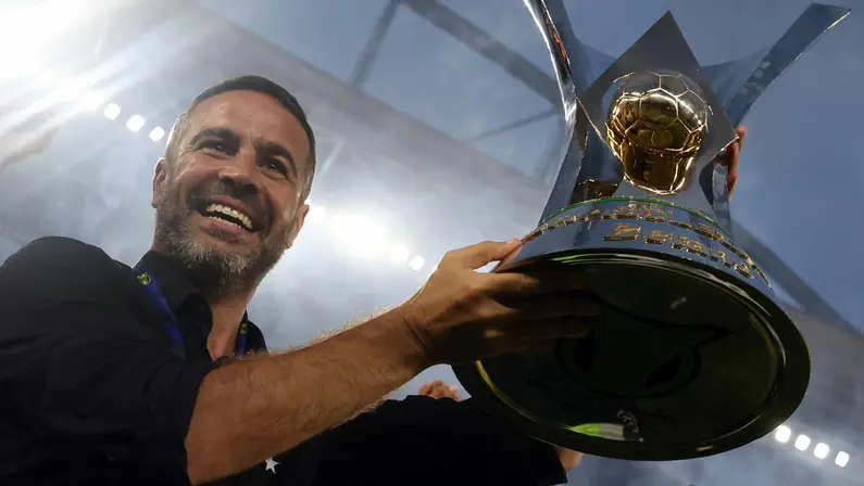 Jornalista dá detalhes de propostas por Artur Jorge e diz: ‘Tendência é de permanência no Botafogo’