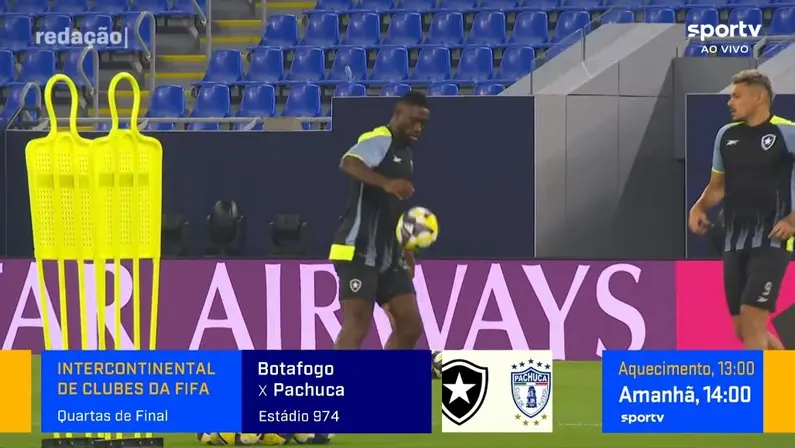 Bastos, do Botafogo, em treino no Estádio 974