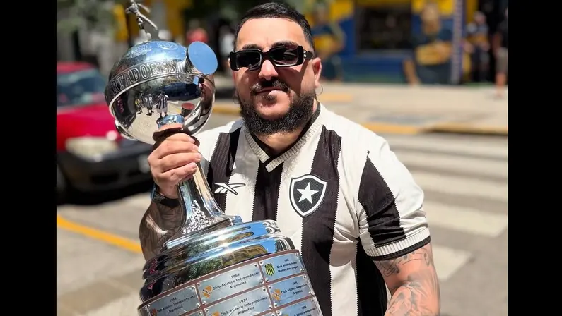 Cantor Farias, torcedor do Botafogo