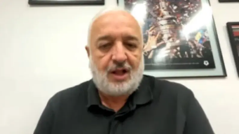 Dirigente do São Paulo diz que time pode poupar titulares contra o Botafogo por conta do gramado: ‘Campo sintético é preocupante’