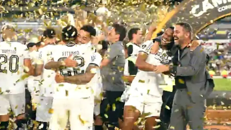 Festa do título da Libertadores-2024 do Botafogo no pódio do Mâs Monumental