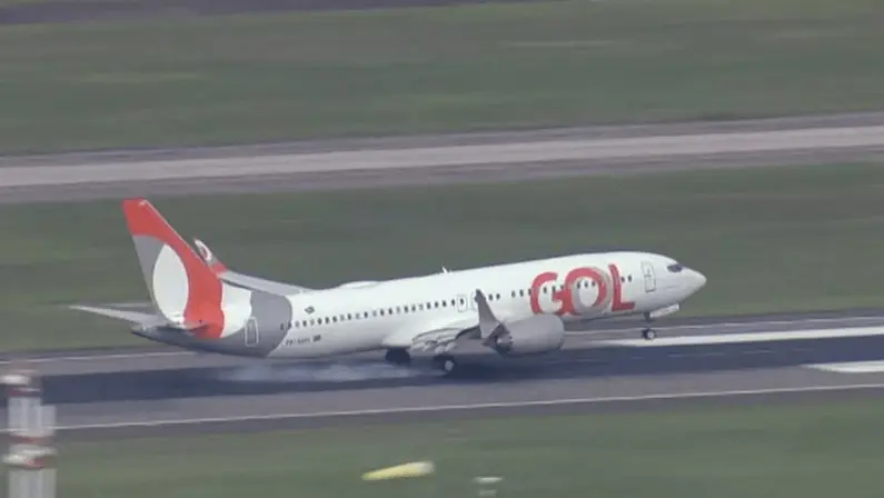 Voo do Botafogo chega ao Galeão, e delegação fará desfile em carro aberto na Praia de Botafogo