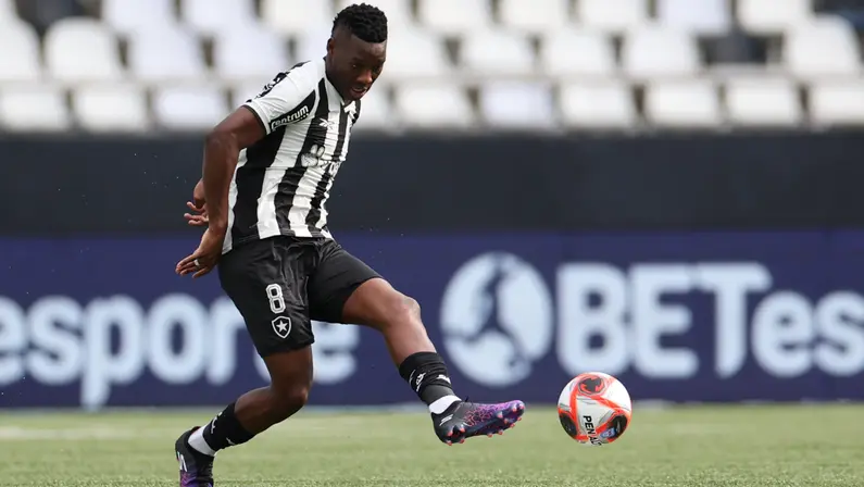 Líder e capitão, Patrick de Paula ganha elogios de técnico no Botafogo: ‘Expectativa é que possa dar retorno importante’