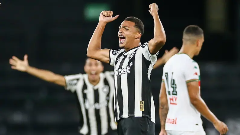 Artilheiro no sub-20, Kayke faz primeiro gol pelo profissional do Botafogo e brinca: ‘Comemorar duas vezes com essa torcida foi maravilhoso’
