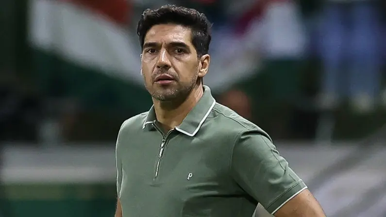 Abel Ferreira cita o Botafogo ao explicar maior gasto do Palmeiras na janela: ‘Rival comprou muito e temos que seguir todos os nossos rivais’