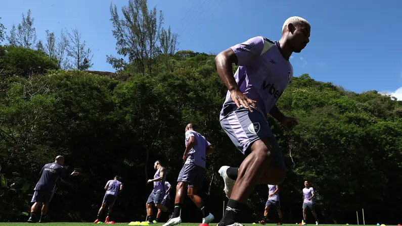 Botafogo define perfil de contratação e mantra para elenco de 2025: fome de títulos