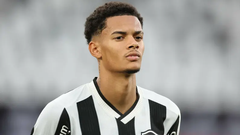 Botafogo recusa propostas de clubes da Série A por Newton e deve utilizá-lo no elenco principal